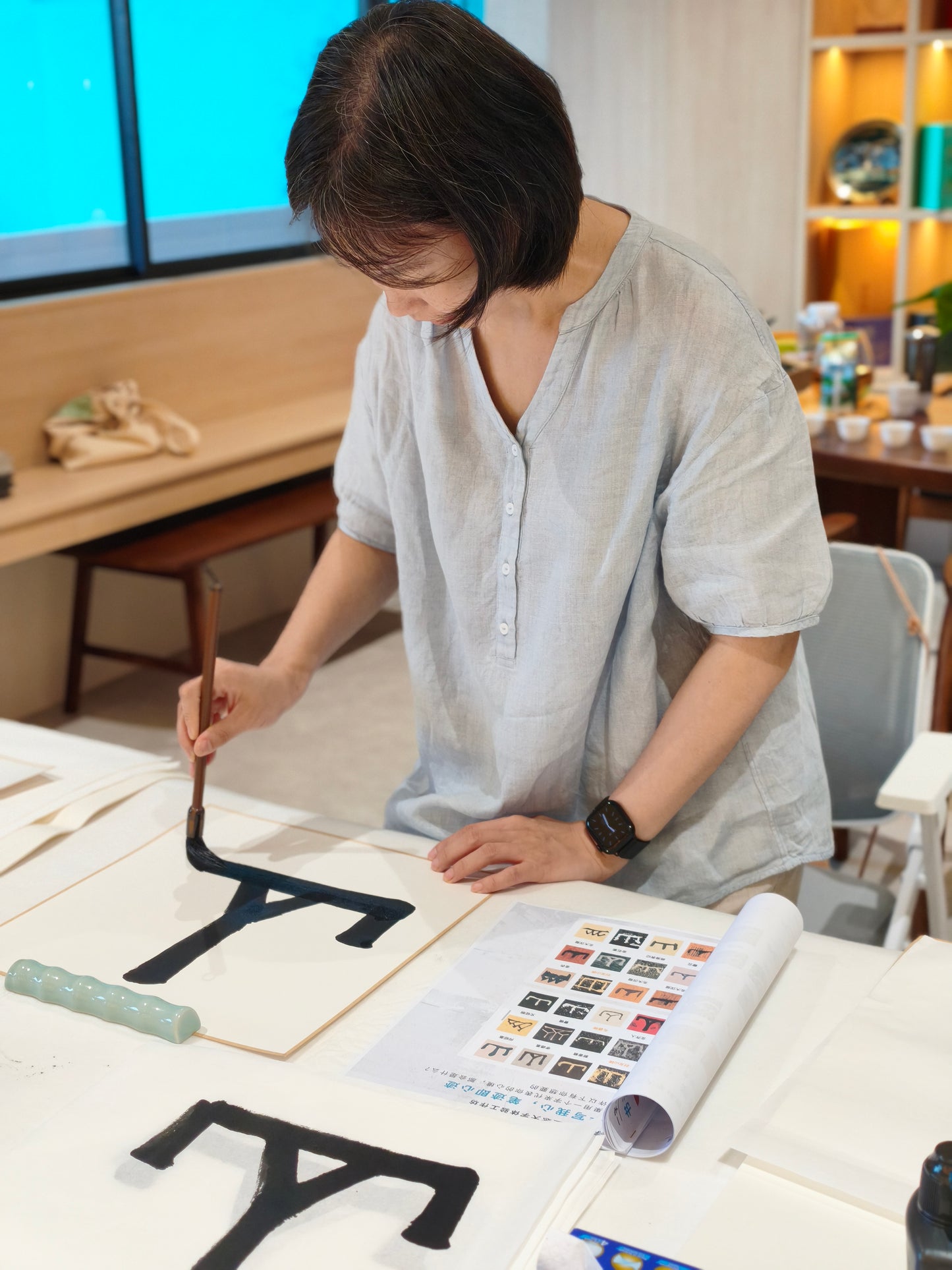 Menu 1.7 Immersive Large-Scale Calligraphy Workshop (2 hrs)